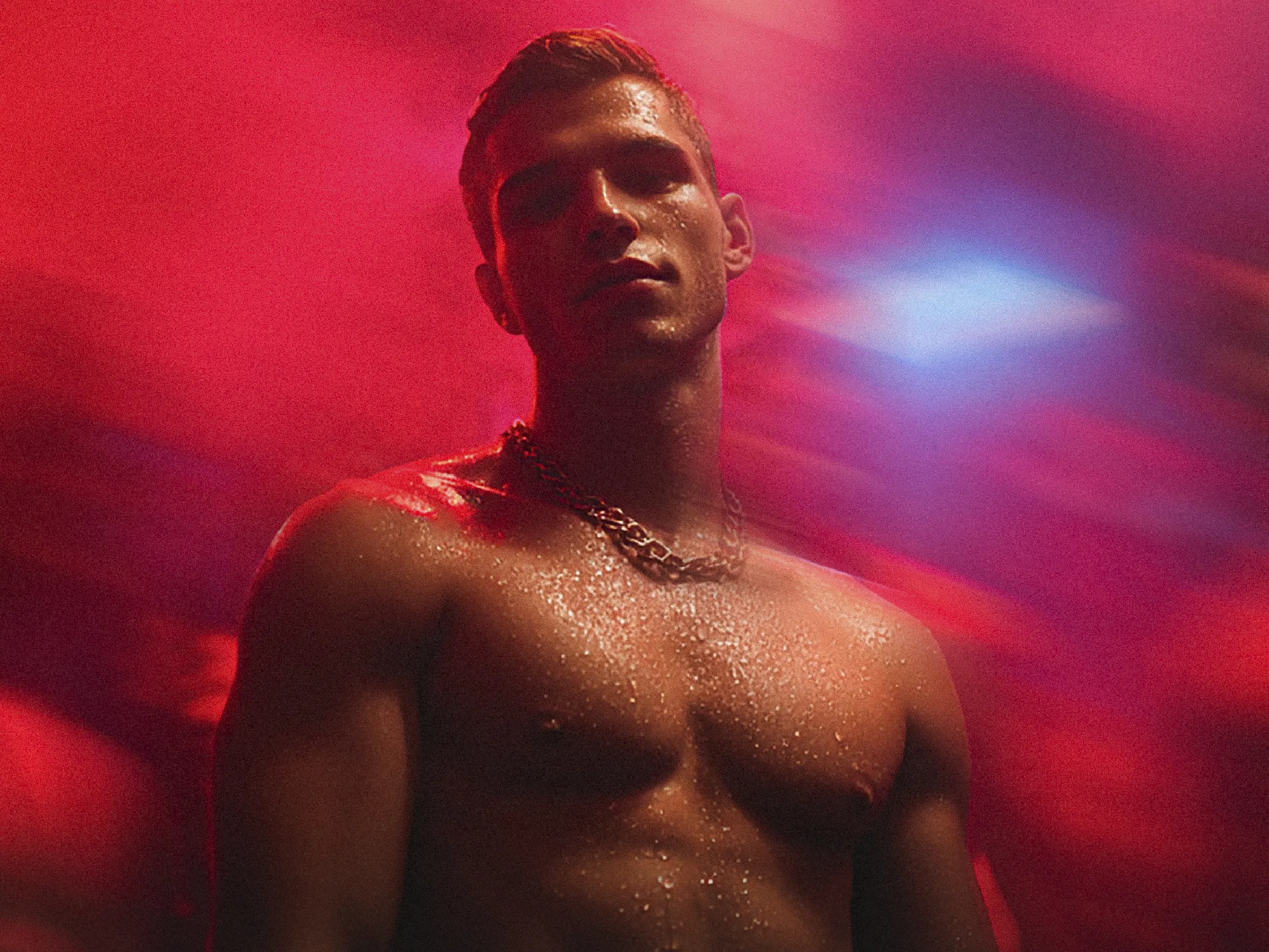 Beau mec à la soirée Gentlemen's orgy de Paris